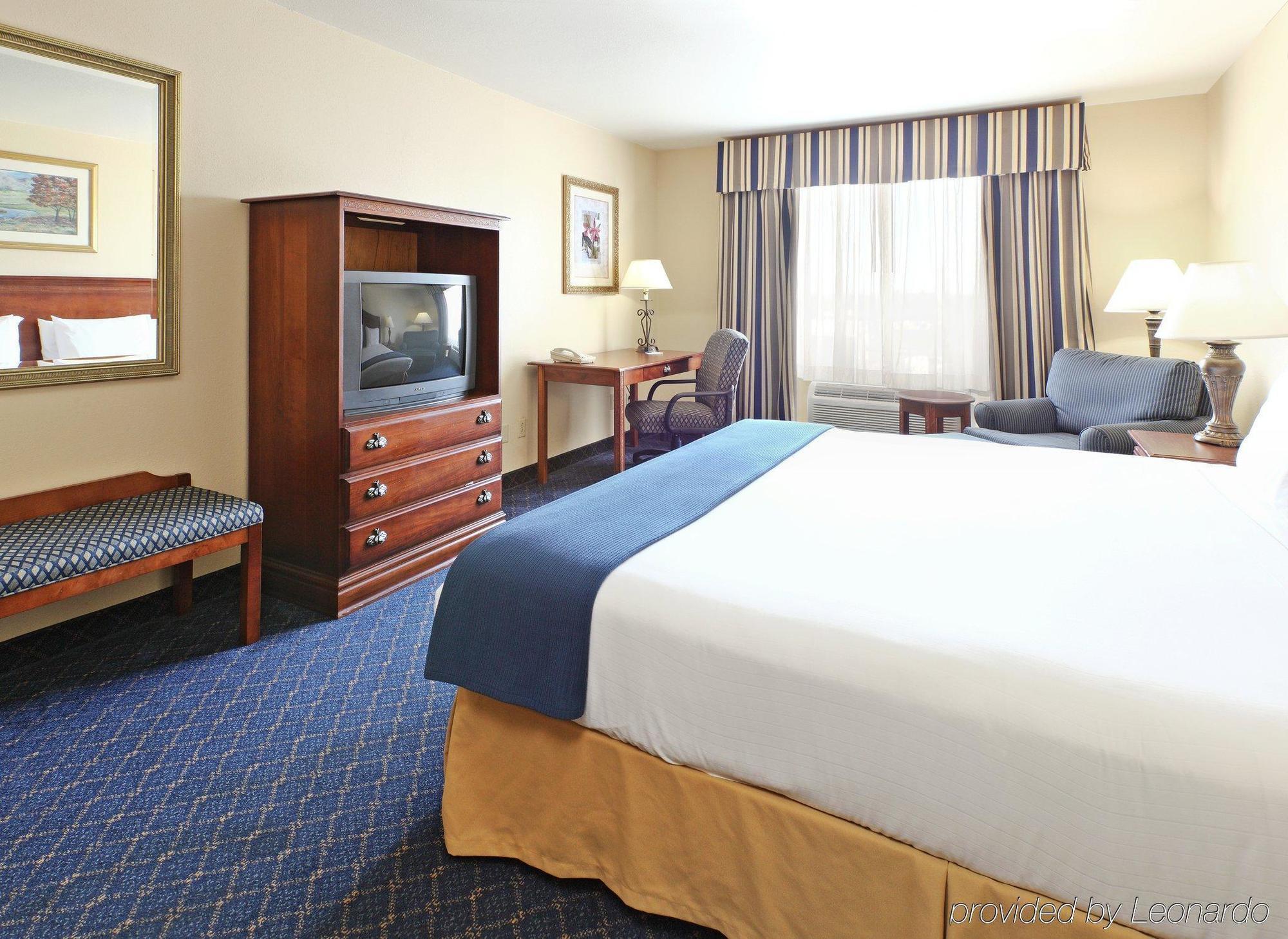 Holiday Inn Express Hotels & Suites Mountain Home By Ihg Стая снимка
