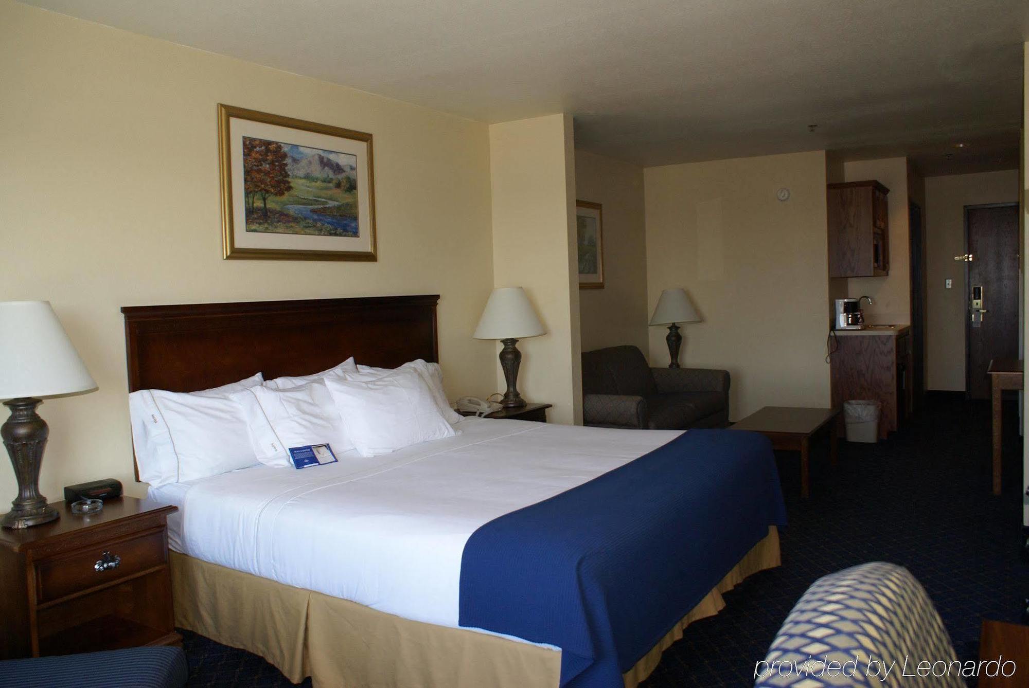 Holiday Inn Express Hotels & Suites Mountain Home By Ihg Стая снимка