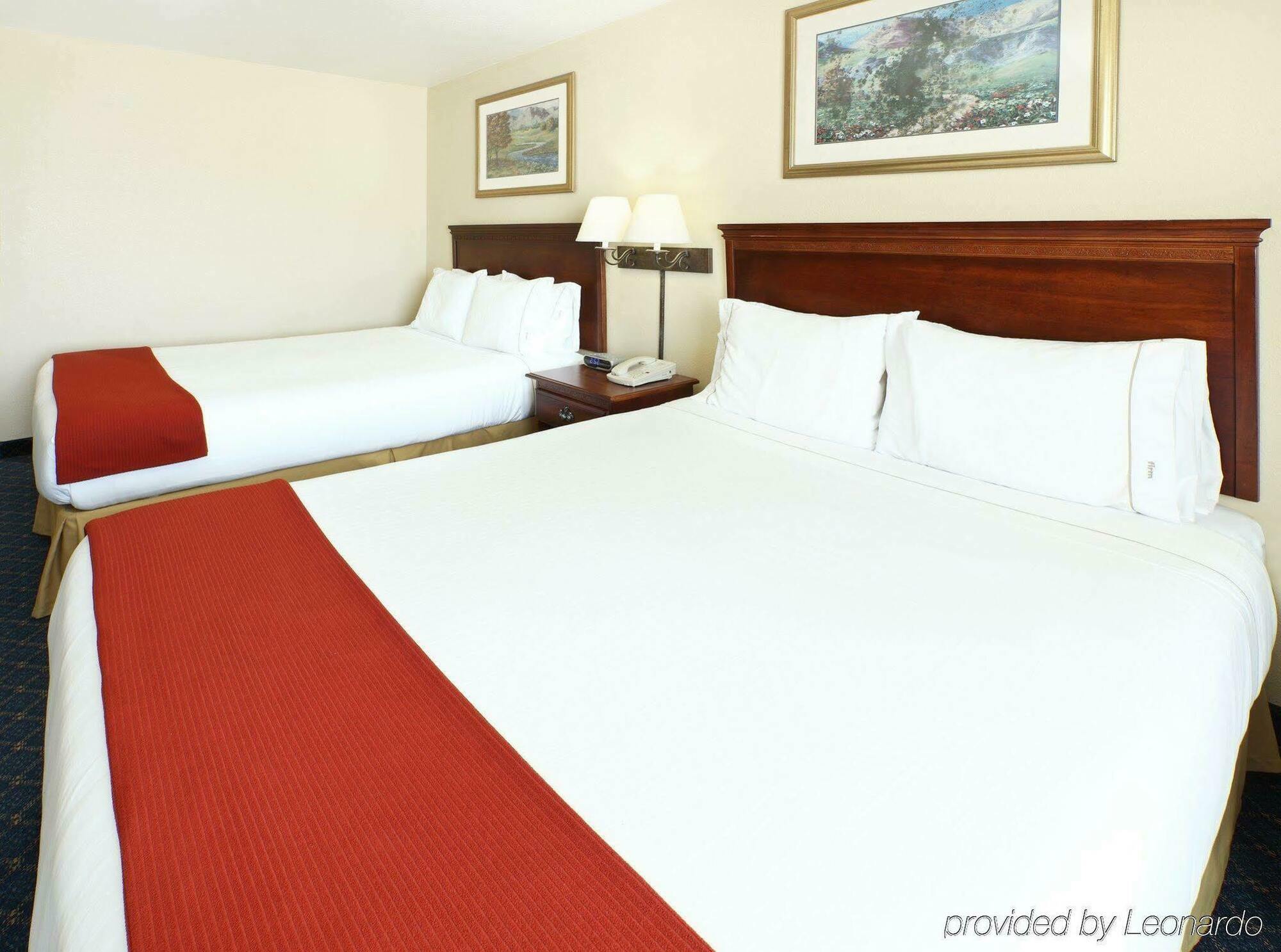 Holiday Inn Express Hotels & Suites Mountain Home By Ihg Стая снимка
